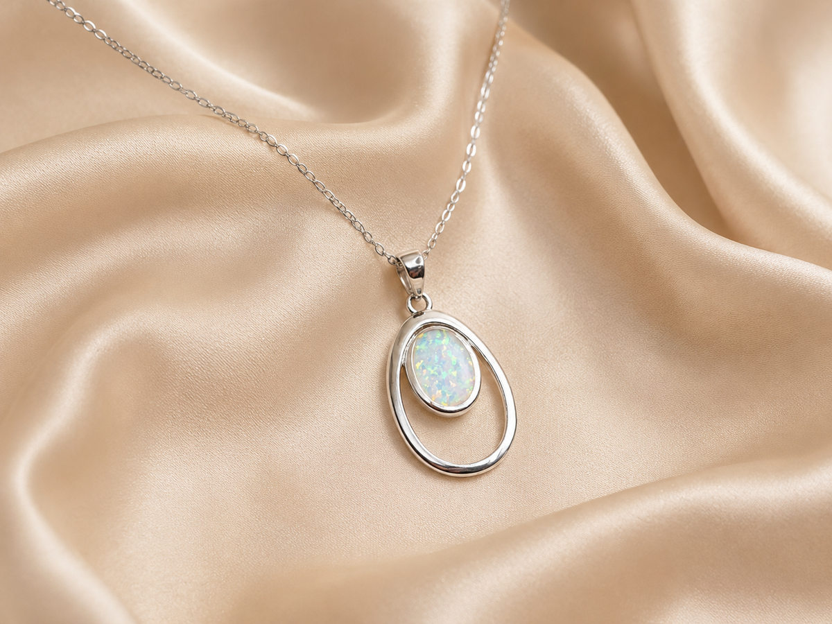 Srebrna ogrlica -opal