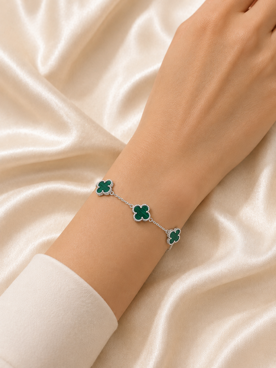 Srebrna narukvica -clover