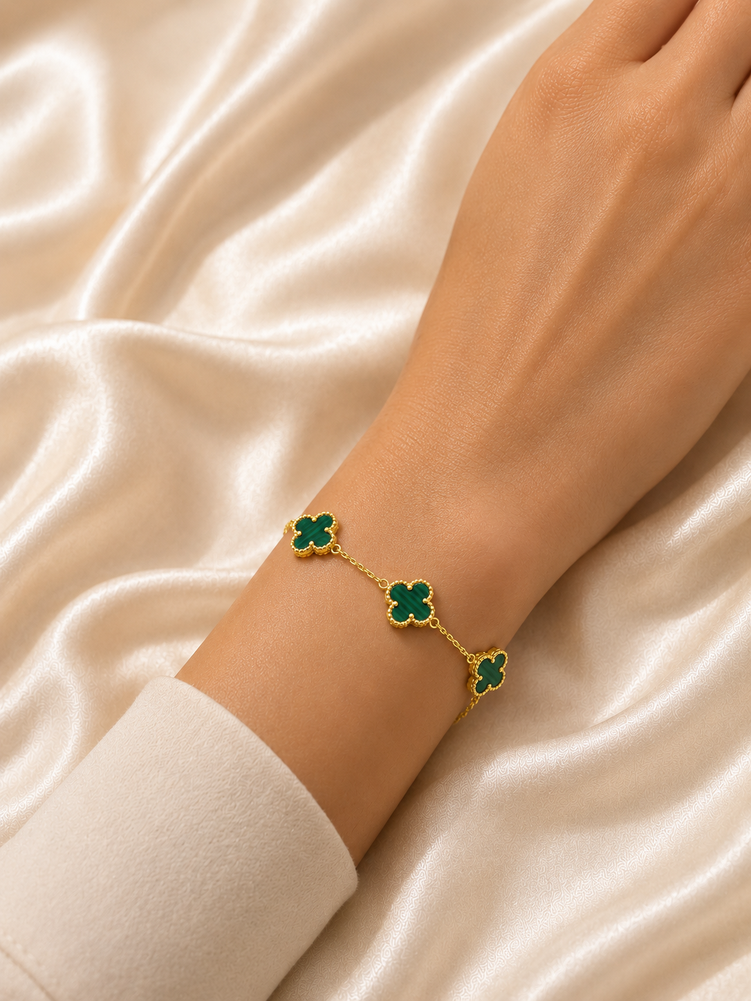 Srebrna narukvica -clover